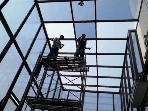 建筑隔热膜施工